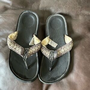 UGG Homoa Sheepskin-lined Thongs 37